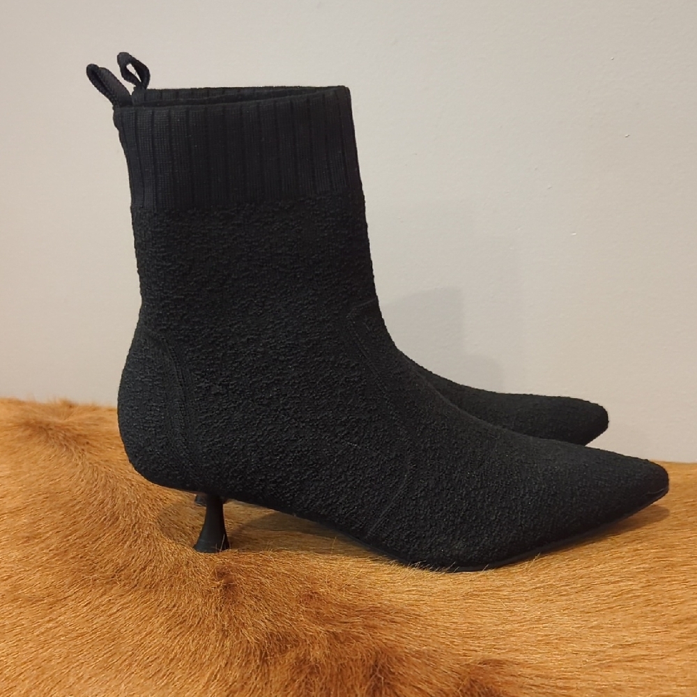 Chic Black Textured Ankle Booties